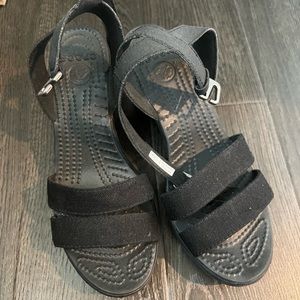 Crocs Leigh Wedge Sandals Size 6